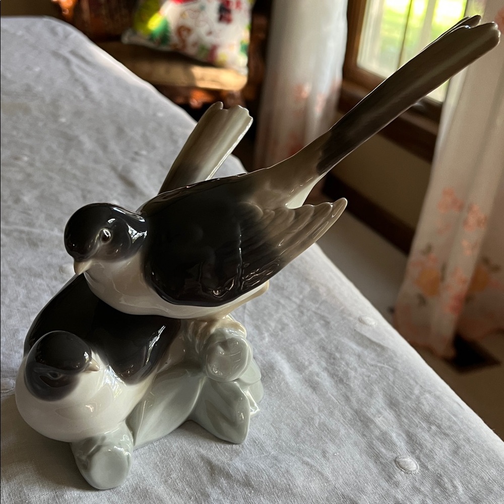 Lladro Handcrafted Porcelain Figurine. Birds on branch.